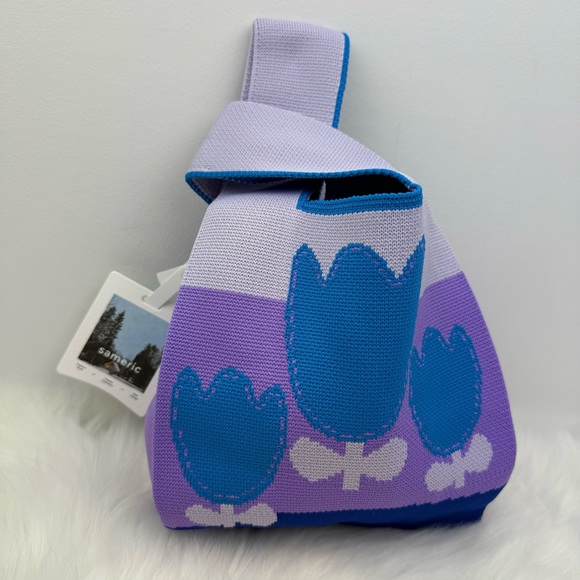 NWT Purple Blue Flower Compact Stylish Essentials Handheld Bag - Picture 4 of 9